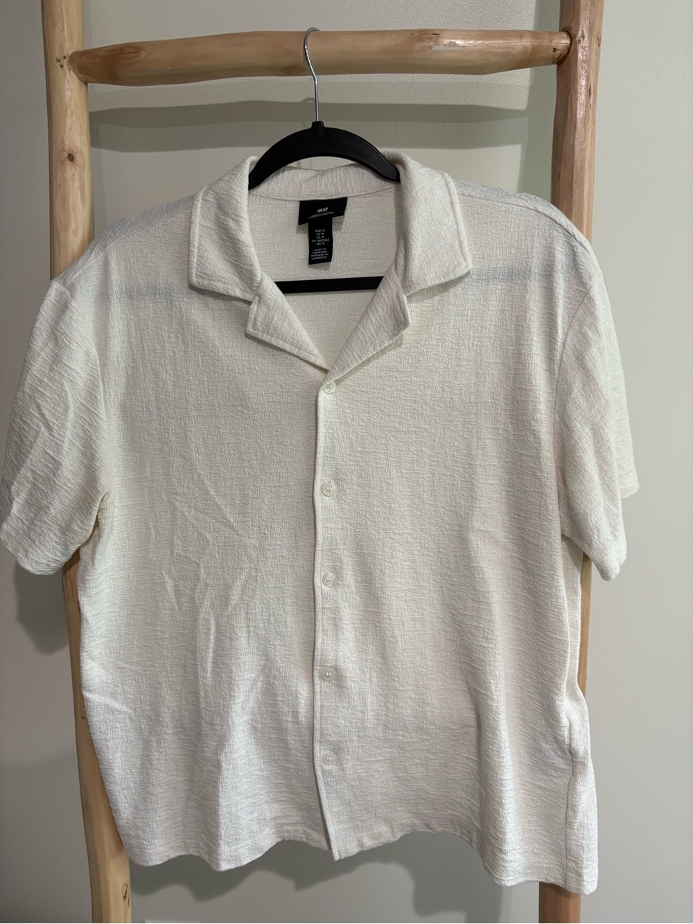 H&M Men's Short Sleeve Button-Down Shirt in Off-White/Cream